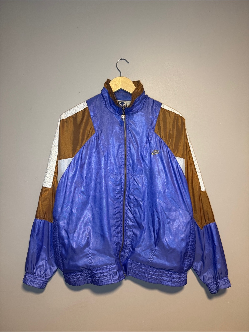 Vintage Nike International Windbreaker / 1990s / Medium